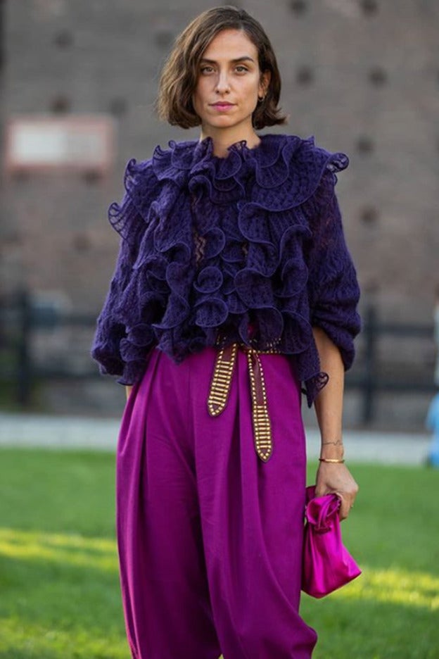 Tenemos el jersey con volantes que rescata tus vaqueros del aburrimiento y te consigue un look top (en talla grande también)