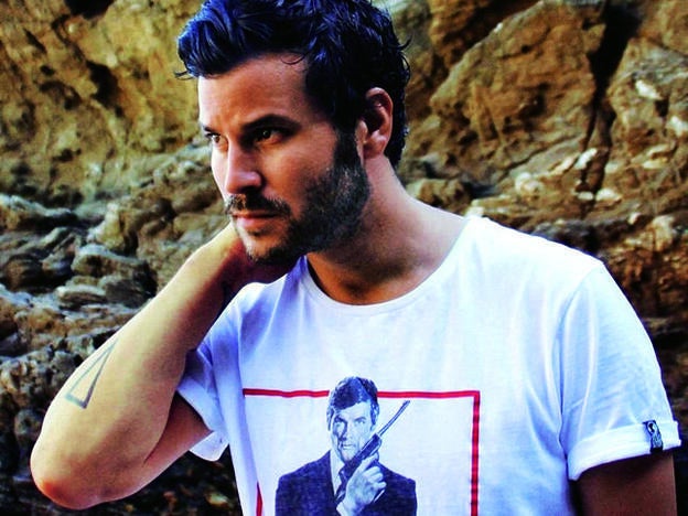 Sabemos cuál es el objeto de deseo de Guillermo Bárcenas (y sí, nos lo ha contado de tú a tú), pero también su libro, su película y su restaurante favorito: 7 claves para conocer a fondo al cantante de Taburete