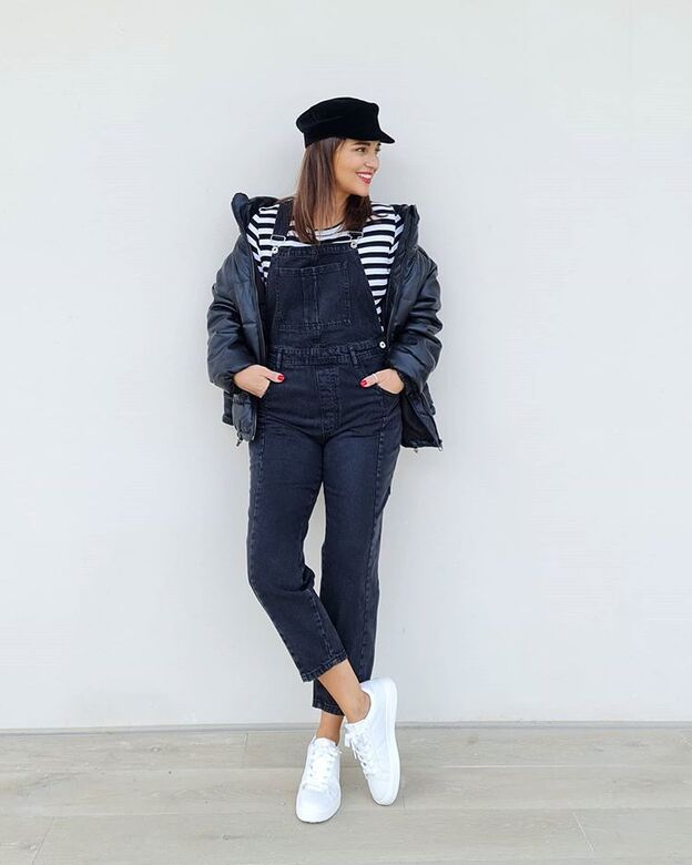 Paula Echevarría tiene el peto vaquero de Lefties perfecto para un look premamá cómodo y estiloso sin usar ropa de embarazada