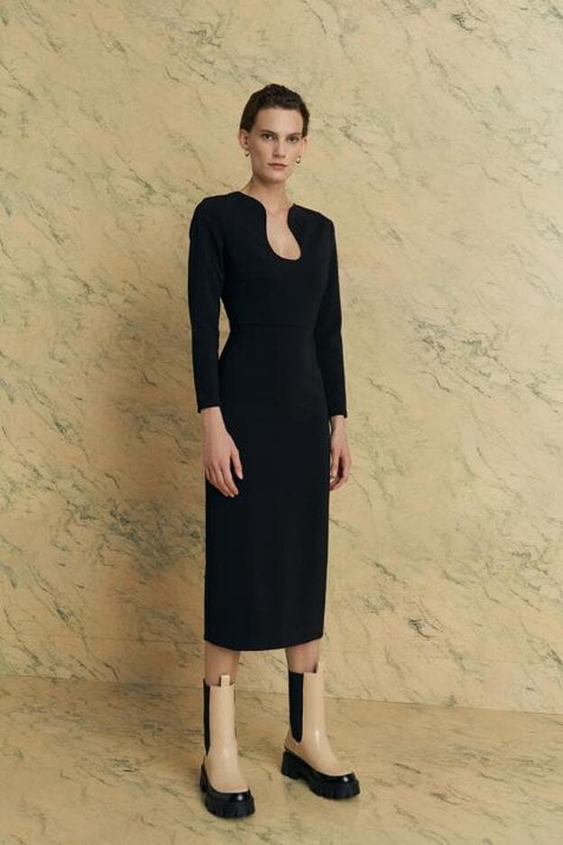 El vestido negro con éxito de lo puedes comprar casi idéntico en Sfera | Mujer