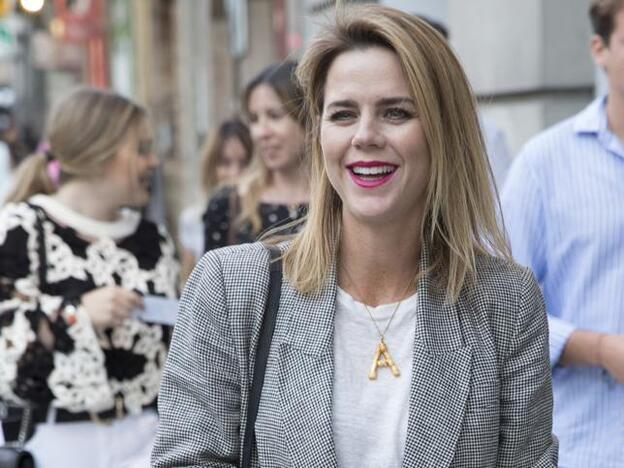 Amelia Bono sabe cuál es el peinado que más rejuvenece (y se lo ha copiado a Eva González): la coleta con trenza