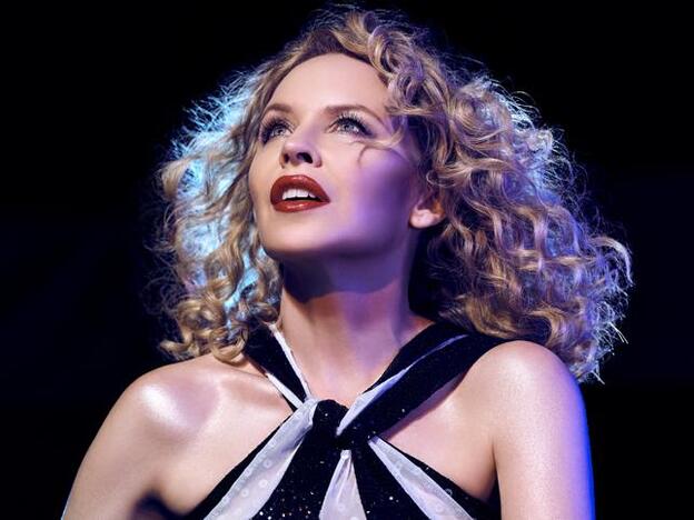 Reinvención, estilo glam y años setenta: el nuevo disco de Kylie Minogue promete aliviar a los nostálgicos (y los biopics que no debes perderte para convertirte en una diva)
