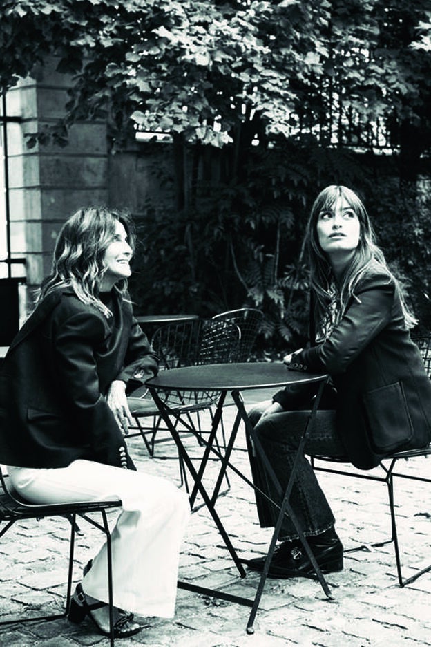 Clara Luciani, la premiada cantante francesa que 'compone' moda para Sandro