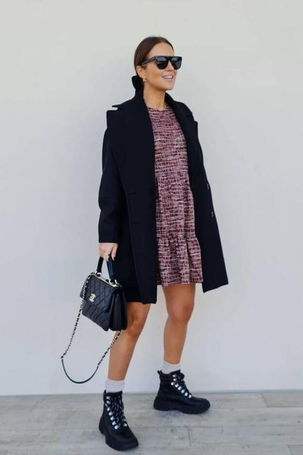 Vestido mini y botas de montaña, el look premamá de Paula Echevarría que mezcla dos de las tendencias top de este invierno