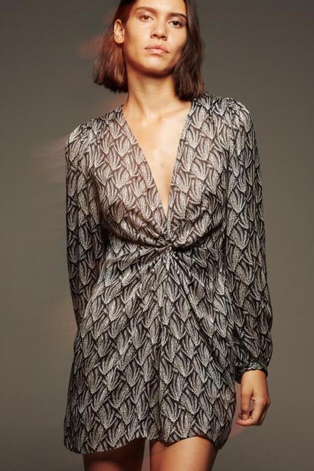 No hace falta esperar al Black Friday de Zara para encontrar rebajado en los Special Prices el vestido más favorecedor de la temporada (que ya está casi agotado)