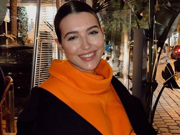 Los pantalones vaqueros negros de Zara de Alba Díaz son el básico que mejor sienta (y que no te vas a querer quitar en todo el año)