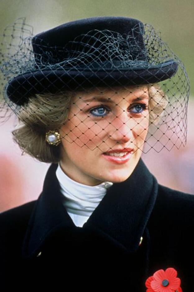 Lady Di descubrió el único truco de maquillaje que necesitas este invierno: así se usa el eyeliner azul