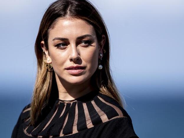 Blanca Suárez sabe cuál es el peinado con efecto lifting inmediato que queda bien a cualquier edad: la coleta tirante