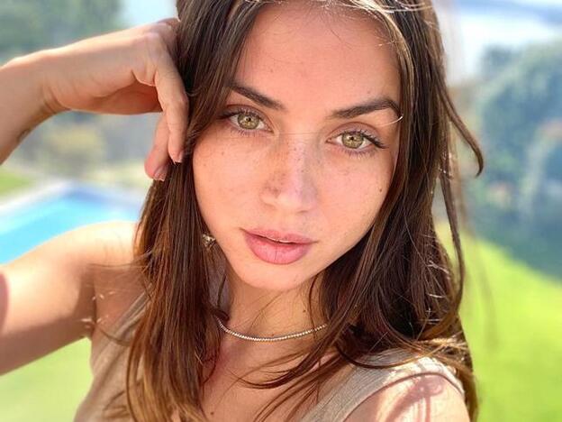Ana de Armas también se une al corte de pelo bob con una versión larga y mechas babylights que sienta de maravilla