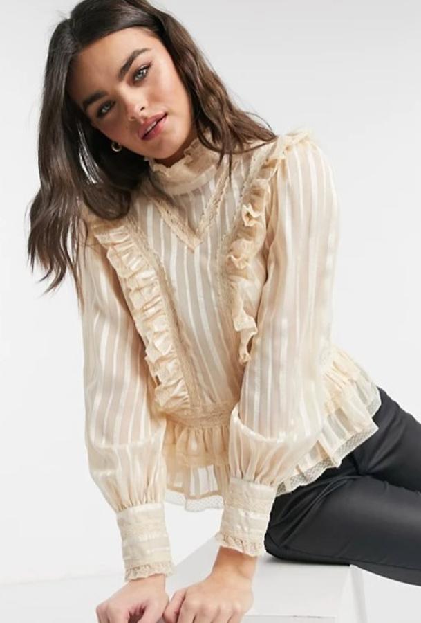 La camisa victoriana está de moda: ficha las más bonitas y low cost de la temporada