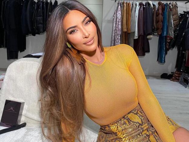 kim kardashian pelo castaño claro