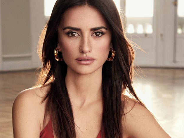 Tamara Falcó, Penélope Cruz, Paz Vega y otras famosas rompen las reglas y demuestran que el pelo castaño también rejuvenece