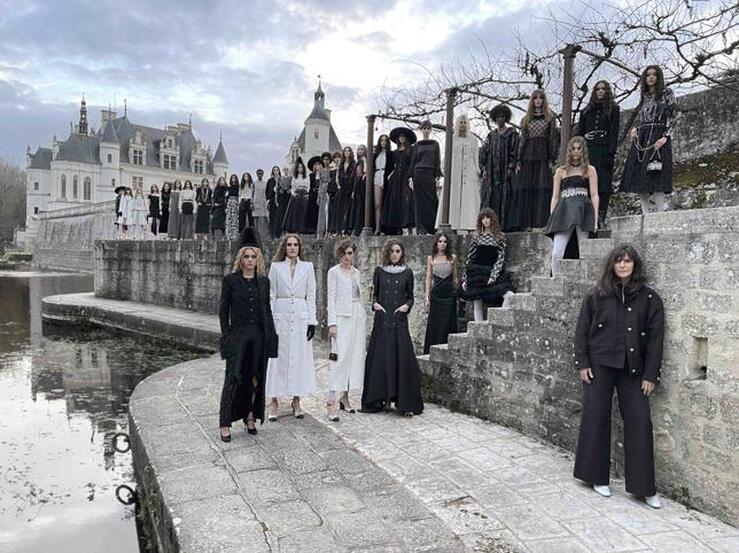 El desfile Métiers d'art 2020/21 de Chanel ha sido el homenaje que nos merecemos las mujeres