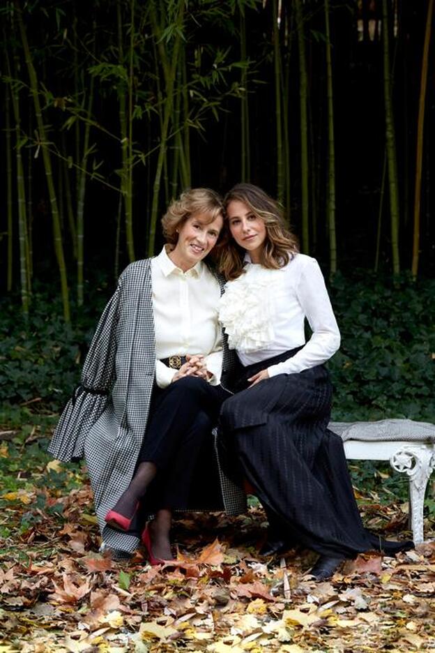 ¿Qué une a la escritora Julia Navarro y a la actriz Irene Escolar? Hablamos con ellas de feminismo, historia y la serie en la que sus caminos se cruzan, "Dime quién soy"