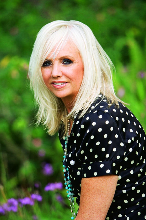 Crisis, drama, pandemia... ¿cómo puede mejorar el pensamiento positivo tu vida? Hablamos con Rhonda Byrne, la gurú con millones de seguidores