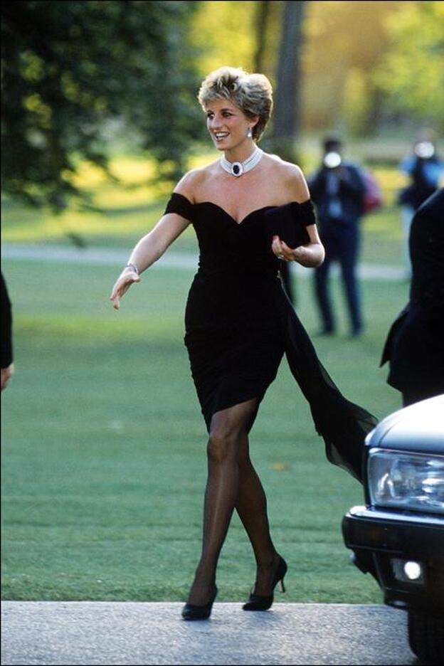 ¿Por qué las millennials están ahora tan obsesionadas con el revenge dress de Lady Di? La verdadera historia y el significado del icónico vestido