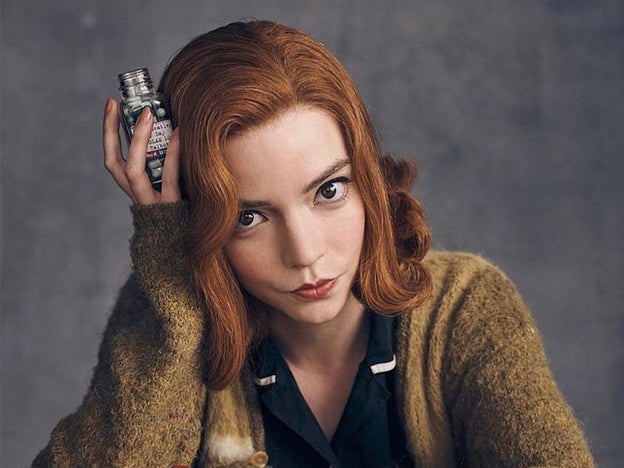 Rojo veneciano, el color de pelo que lleva la protagonista de Gambito de dama, es la tendencia de 2021 que puedes llevar ya