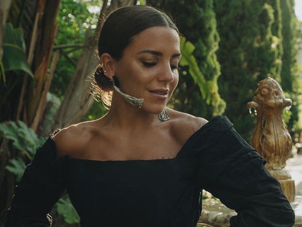 4 recogidos de pelo fáciles de hacer que puedes lucir en una videollamada de trabajo como en cualquier cita navideña