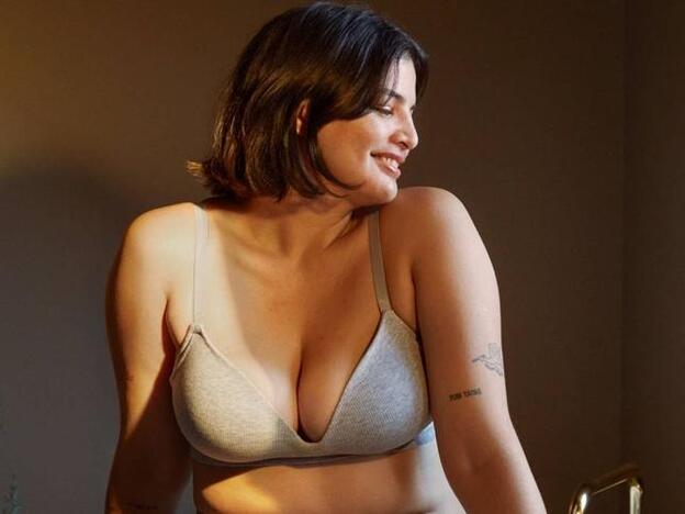 Este sujetador de H&M está arrasando porque moldea y sujeta sin aros y es perfecto si tienes el pecho grande