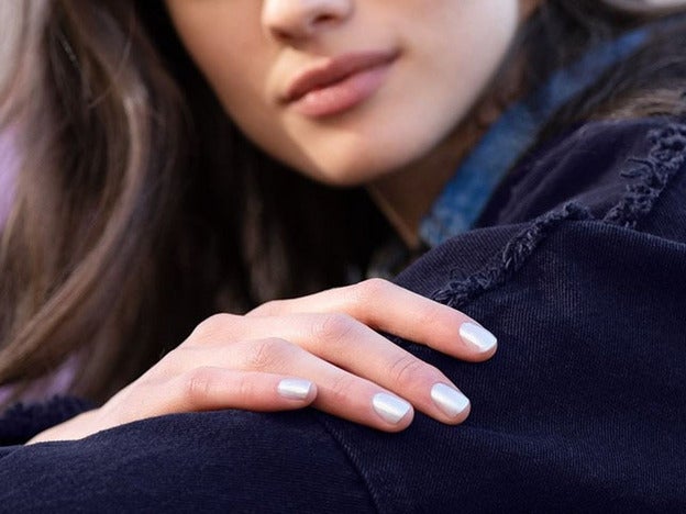 Desmontamos el último truco de belleza de TikTok, que asegura que ponerse pasta de dientes en las uñas hace que crezcan más rápido