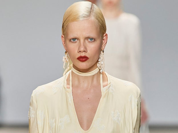 Cejas decoloradas: la tendencia de belleza de la que más se va a hablar en el 2021