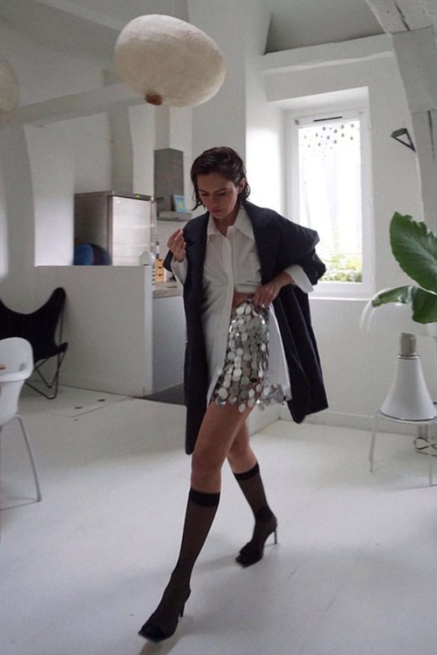 La falda de fiesta que te vas a poner constantemente acaba de aterrizar en el low cost de Zara y Bershka