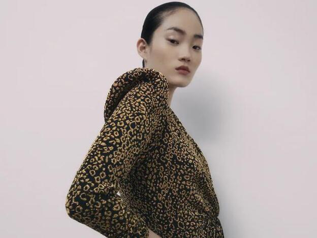 Si tu próxima compra va a ser un vestido animal print que sea este de Zara