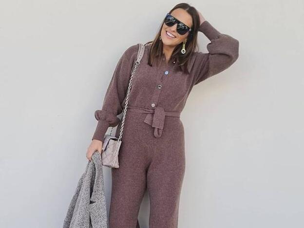 Este mono de punto de la nueva colección de Mango (cómodo y calentito) sienta como un guante y lo vas a querer llevar todo el invierno ¡Palabra de Paula Echevarría!