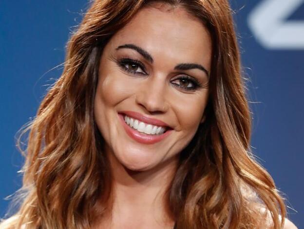 Lara Álvarez también se une al corte de pelo bob y se despide de su melena XL con un falso cambio de look