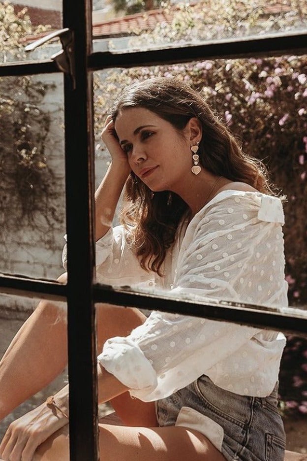 Localizado el sujetador de encaje que necesitas para clonar este romántico look con cárdigan