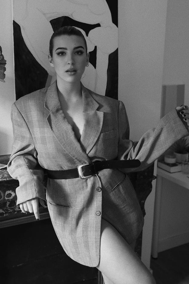 Ni Alba Díaz ni nosotras nos cansamos de este estilismo con americana oversize y cinturón