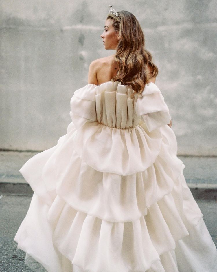 Los vestidos de novia más bonitos para las bodas de 2021 son de Redondo Brand, la firma favorita de las chicas con más estilo de Instagram