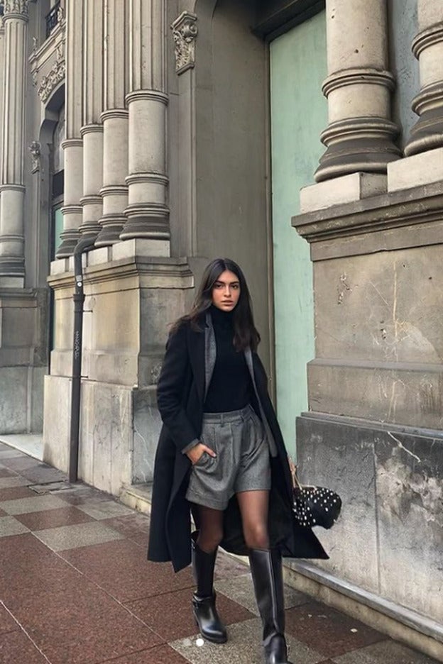 Directas a por las bermudas de pinzas más bonitas del low cost para clonar este look de Lucía Rivera