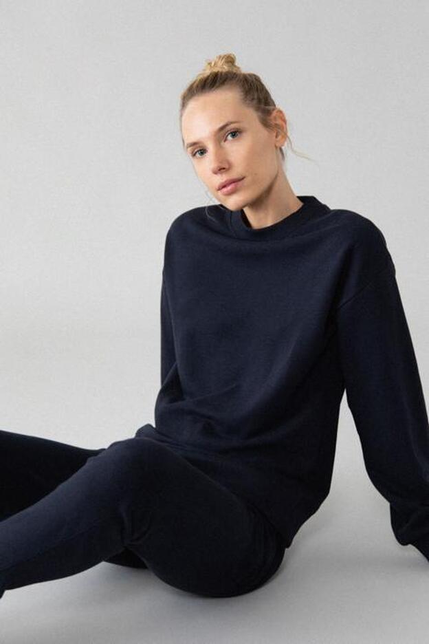 Lefties tiene un pack de 4 sudaderas por 19,99 euros (con pantalón a conjunto) que resolverá tus looks de aquí a enero