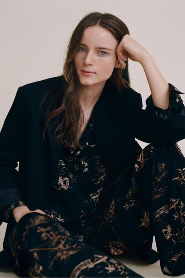 El conjunto más cómodo y estiloso de Mango para una Nochevieja en casa