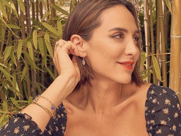 Pantalones negros de Pull&Bear y top asimétrico de Zara, el look low cost de Tamara Falcó que vas a querer copiar