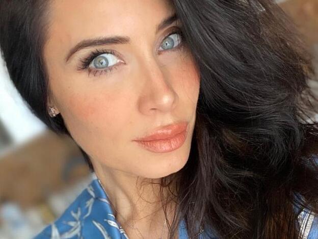 Vestido largo y botas blancas: el mejor look para arrancar el 2021 lo ha llevado Pilar Rubio