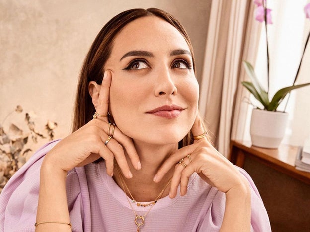 Este es el peinado de Tamara Falcó (muy fácil de hacer) perfecto para quitar unos años en segundos