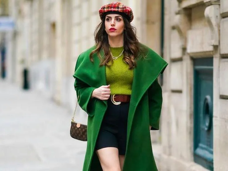 Fotos: Minifalda con abrigo largo y botas altas: el que vas a recurrir quieres que tu armario sea el más sofisticado este invierno | Mujer Hoy