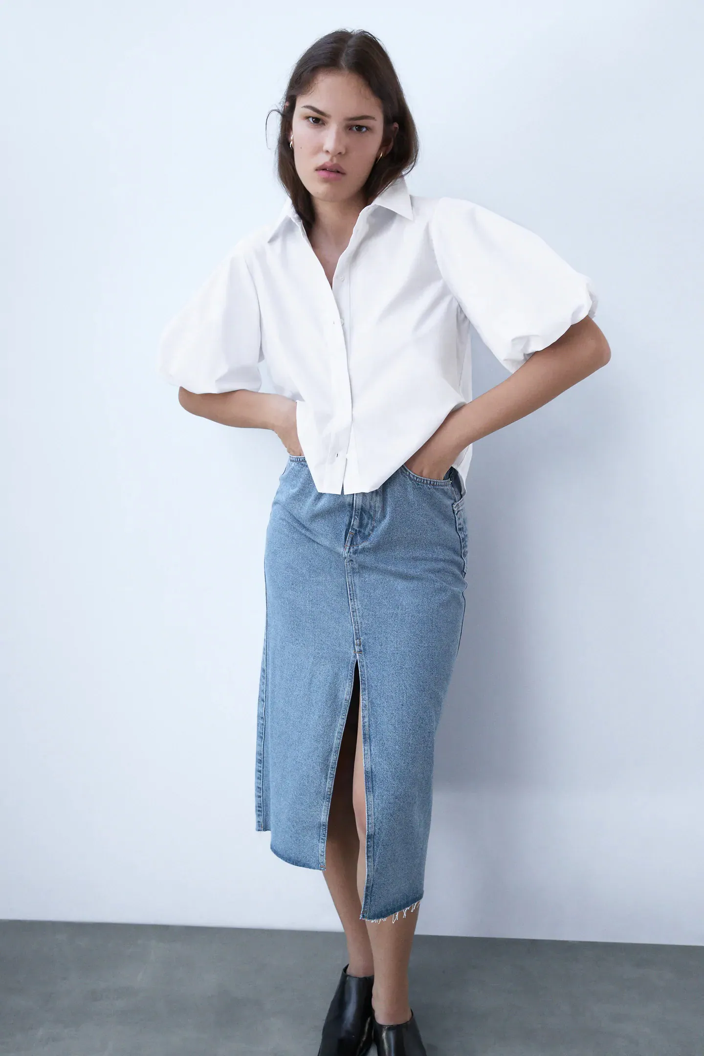 Las camisas blancas más bonitas de las rebajas de Zara que serán tendencia esta primavera y que ya nos hacen soñar con el buen tiempo | Mujer Hoy