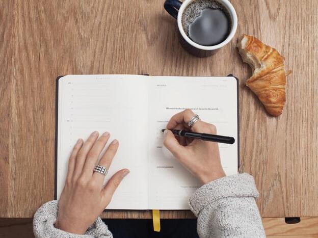 Trucos de la neurociencia para que tu cerebro te ayude a cumplir los propósitos de 2021