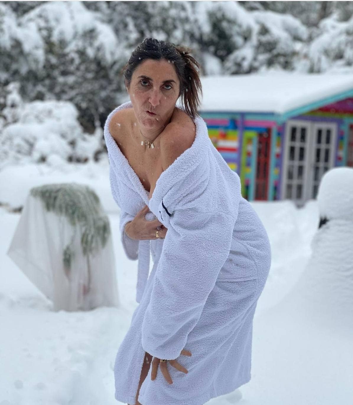 Fotos: Instagram se llena de fotos de famosos desnudos en la nieve  (imitando a Cristina Pedroche) para celebrar el caos de Filomena | Mujer Hoy