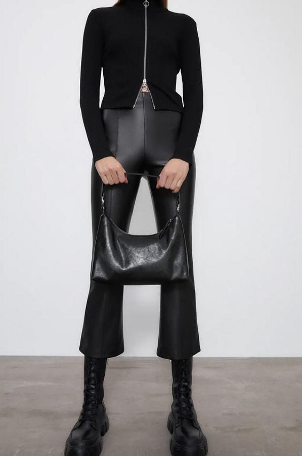 Pantalones y leggings en efecto piel, las prendas más favorecedoras para todo tipo de estilismos