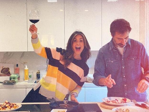 El Rey Felipe VI y el marido de Nuria Roca, Juan del Val, usaron el mismo truco para conquistar a sus parejas