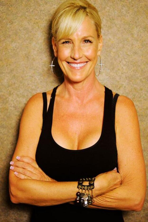 Erin Brockovich sigue en pie de guerra, "No se puede desestimar a nadie por llevar la falda demasiado corta"