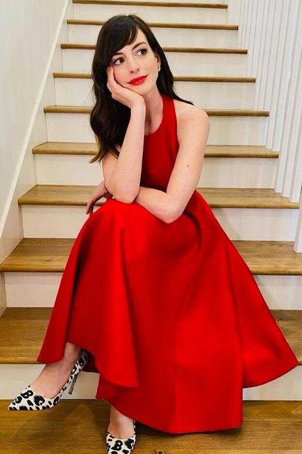 Así es la nueva versión del flequillo ladeado estilo francés que quita años y que va a triunfar esta primavera