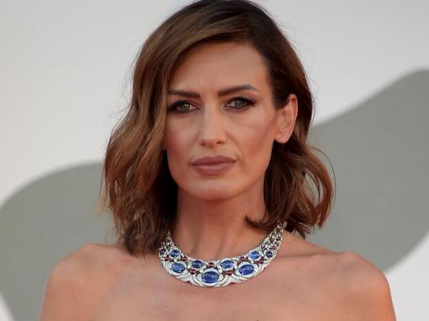 El truco de Nieves Álvarez (que hace una vez al año) con el que controla la flacidez y consigue un efecto lifting sin cirugía