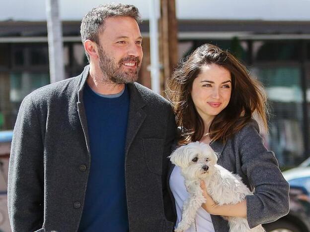 Ana de Armas y Ben Affleck se separan: una historia de amor que ha acabado en ruptura y (literalmente) en la basura