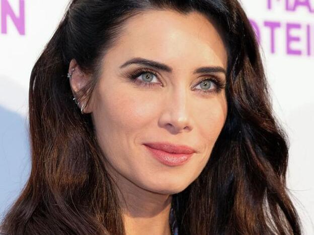 El conjunto de chaleco y falda de tweed de Pilar Rubio es todo lo que necesitas para triunfar en la oficina