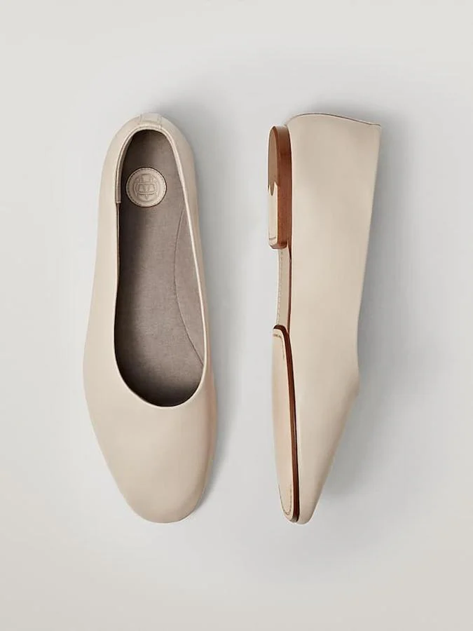 Zapatos planos de nueva colección cómodos y que estilizan las piernas
